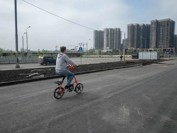 Moscú Rusia Mayo 2019 Los Ciclistas Cabalgan Strida Través Las — Foto de Stock