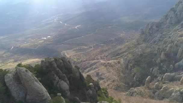 Demerdji, Aloushta, République de Crimée - 1er avril 2019 : Vue magique sur la chaîne de montagnes Demerdzhi, la vallée des fantômes et la clairière lunaire (solaire) 