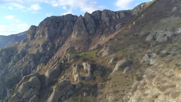 クリミア共和国アルシュタ共和国デメルジ 2019年4月1日 デメルジ山脈の魔法の眺め 幽霊と月の谷 グレード — ストック動画