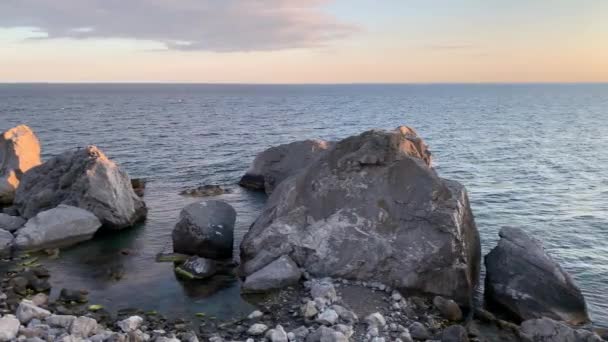 Uitzicht Het Stenen Strand Zwarte Zee Aan Zuidkust Van Het — Stockvideo