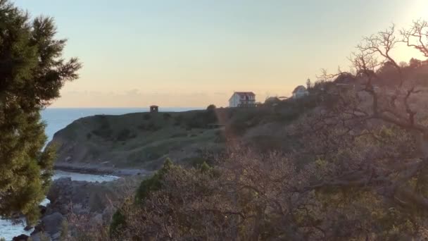 克里米亚半岛南部海岸的石滩和黑海景观 — 图库视频影像