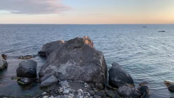 Uitzicht Het Stenen Strand Zwarte Zee Aan Zuidkust Van Het — Stockvideo