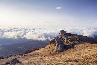 Demerdzhi dağındaki hayaletler vadisindeki kaya ların formları
