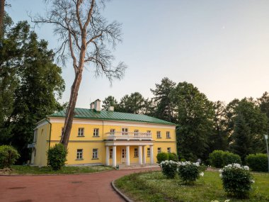 Mülkün ana binaları. I. Vladimir'in eski ikametgahı