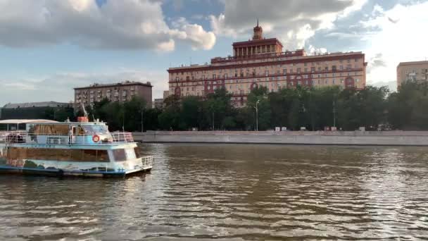 Moscow Oroszország Július 2019 Motoros Hajó Lebeg Moszkvában Folyón Egy — Stock videók