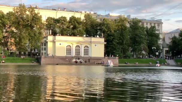 モスクワ ロシア 2019年7月29日 有名なモスクワ地域の家長の池の眺め パトリアルシエ プルディ — ストック動画