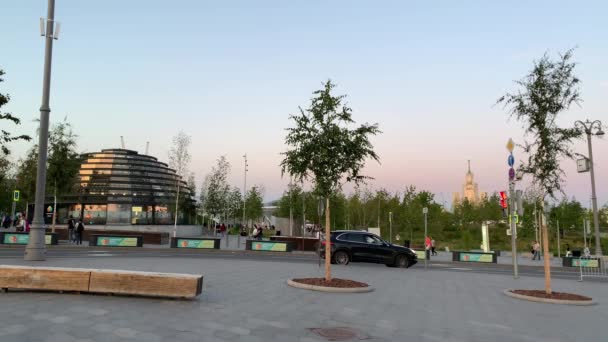 Moskva Ryssland Juli 2019 Zaryadye Park Och Kotelnicheskaya Embankment Building — Stockvideo