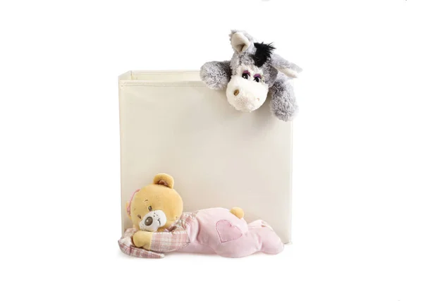 Weiße Spielzeugkiste Mit Esel Und Bär Isoliert Auf Weißem Hintergrund — Stockfoto