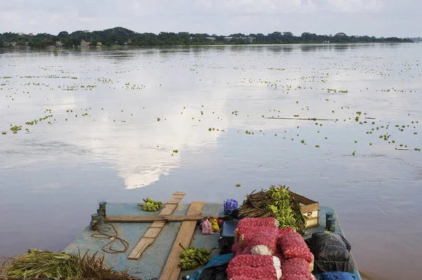 Barco Transporte Amazônico Com Abastecimento Alimentos Rio Amazonas Peru América — Fotografia de Stock