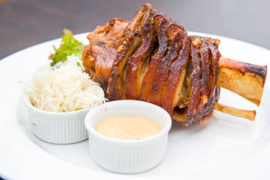 Lezzetli domuz budu.