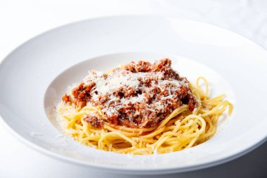 Harika spagetti bolonez ve parmesan peyniri.