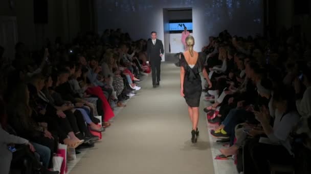 Athens Griechenland Mar 2018 Athens Xclusive Designers Week Models Walk — Stockvideo