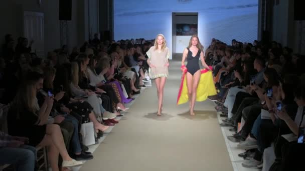Athens Griechenland Mar 2018 Athens Xclusive Designers Week Models Walk — Stockvideo
