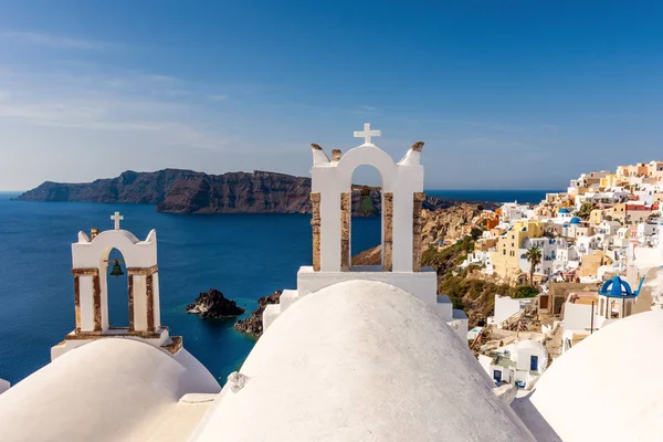 Santorini Grecia Pintoresca Vista Tradicional Iglesia Cicládica Santorini Acantilado — Foto de Stock