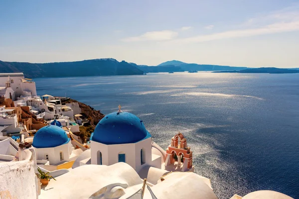 Santorini Grecia Pintoresca Vista Tradicional Iglesia Cicládica Santorini Acantilado — Foto de Stock