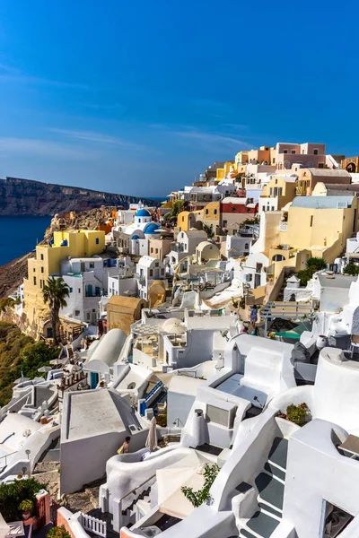 Santorini, Yunanistan. Geleneksel Kikladik Oia Santorini ısmarlayarak cliff üzerinde evler