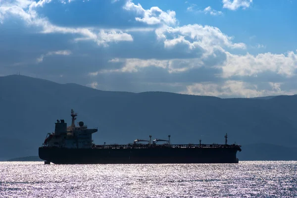 Silhouet Tanker Blauwe Hemel — Stockfoto