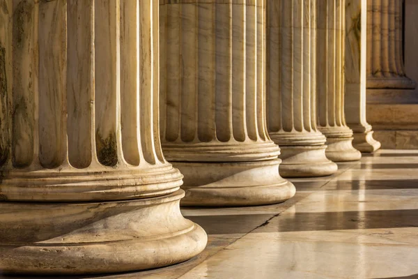 National Academy of Athens, Yunanistan cephesinde klasik mermer sütunlar detay