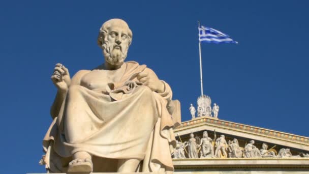 希腊哲学家柏拉图在希腊雅典学院前的雕像 — 图库视频影像