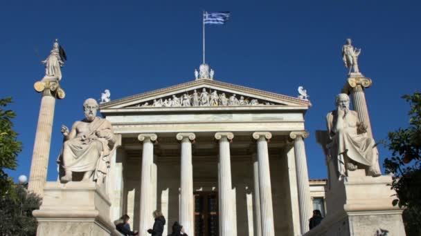 Fotografía Exterior Cámara Lenta Fachada Academia Atenas Con Las Estatuas — Vídeos de Stock
