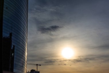 Modern gökdelenler ile Milano silüeti, Italya.