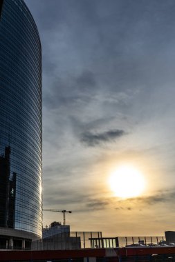 Modern gökdelenler ile Milano silüeti, Italya.