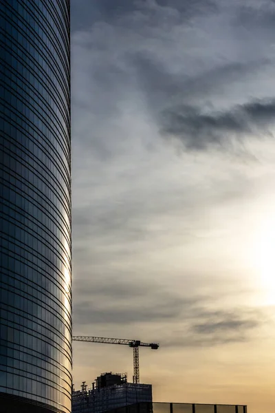 Modern gökdelenler ile Milano silüeti, Italya. — Stok fotoğraf