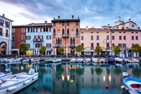 Garda Gölü'ndeki küçük Desenzano kasabası, İtalya Stok Fotoğraf