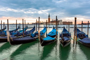 Gondol San Giorgio Maggiore ch ile Piazza San Marco demirli