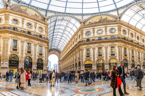 Galleria Vittorio Emanuele II Milánóban, Olaszországban — Stock Fotó