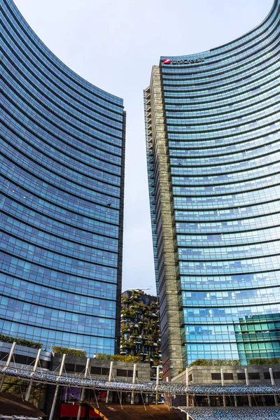 Modern gökdelenler ile Milano silüeti, Italya.