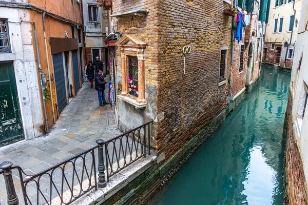 Canal street en Venecia, Italia — Foto de Stock