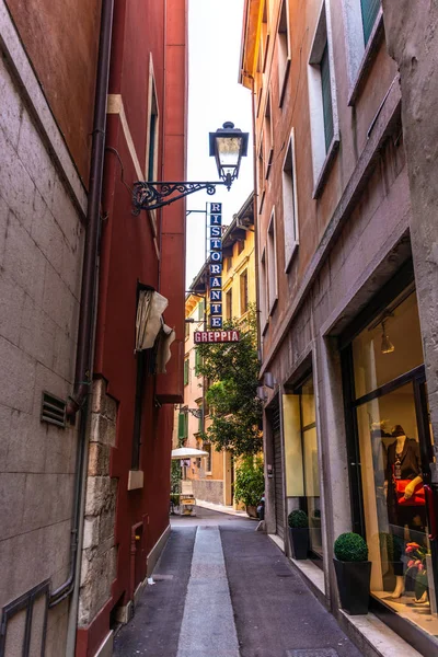 Pohled na ulici v centru města v Verona — Stock fotografie