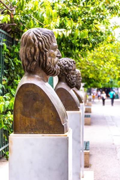 As estátuas dos três poetas trágicos gregos, Eurípides, Sófocle — Fotografia de Stock