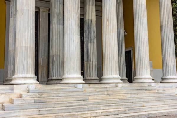 Pillar detail in Neoclassical building — Stock Photo, Image