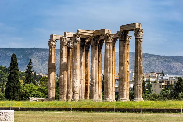 希腊雅典的奥林匹斯宙斯神庙 免版税图库照片
