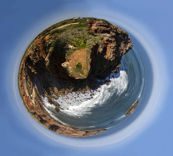 ポルトガル アルガルヴェにあるサグレス地域の美しい湾の小さな惑星 — ストック写真