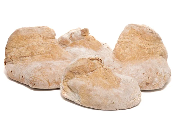 Geleneksel Büyük Somun Ekmek Beyaz Bir Arka Plan Üzerinde Izole — Stok fotoğraf
