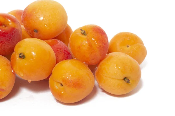 Vista Las Sabrosas Ciruelas Armenias Prunus Armeniaca Sobre Fondo Madera — Foto de Stock