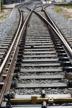 Olhao, Portekiz şehirde demiryolu ulaşım yakın çekim görünümü izler.