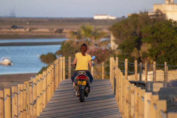 Plimbare Motocicleta Poteca Lemn Plaja Din Faro Portugalia — Fotografie, imagine de stoc