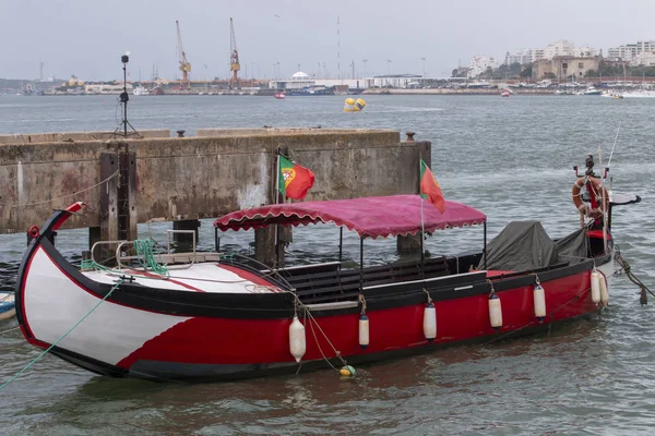 Barco Típico Moliceiro Ancorado Nas Docas Cidade Portimão Portugal — Fotografia de Stock