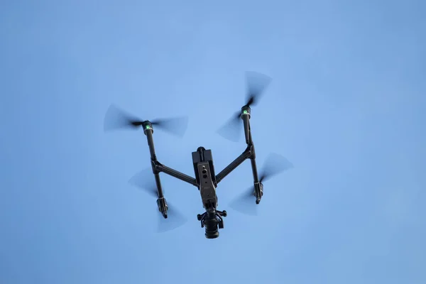 Profesjonalnych Ciężkich Drone Latanie Powietrzu — Zdjęcie stockowe