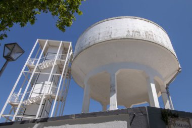 Su kulesi bir karanlık kutu alana bir döner objektif projeksiyon Teleskopik cihaz Tavira şehir içinde Portekiz dönüştürülür.