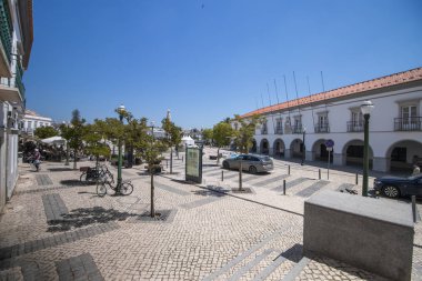 Tavira merkezi şehir, Portekiz Cumhuriyeti Plaza'nın geniş görüş.