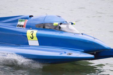 Portimao, Portekiz: 20 Mayıs, 2018: hızlı powerboat Portimao, Portekiz bir nehir üzerinde yarış.