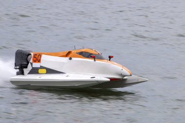 Portimao, Portekiz: 20 Mayıs, 2018: hızlı powerboat Portimao, Portekiz bir nehir üzerinde yarış.