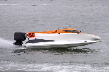 Portimao, Portekiz: 20 Mayıs, 2018: hızlı powerboat Portimao, Portekiz bir nehir üzerinde yarış.