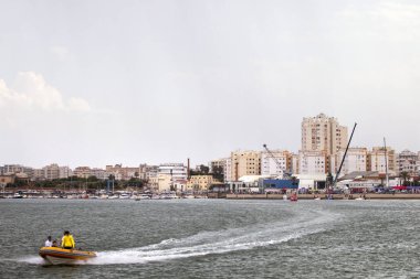 Portimao, Portekiz: 20 Mayıs, 2018: hızlı powerboat Portimao, Portekiz bir nehir üzerinde yarış.