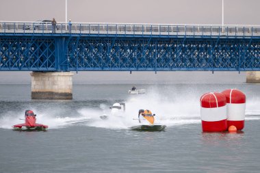 Portimao, Portekiz: 20 Mayıs, 2018: hızlı powerboat Portimao, Portekiz bir nehir üzerinde yarış.